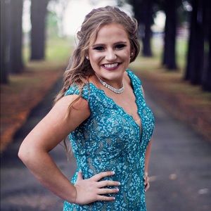 Meet your Posher, Ally